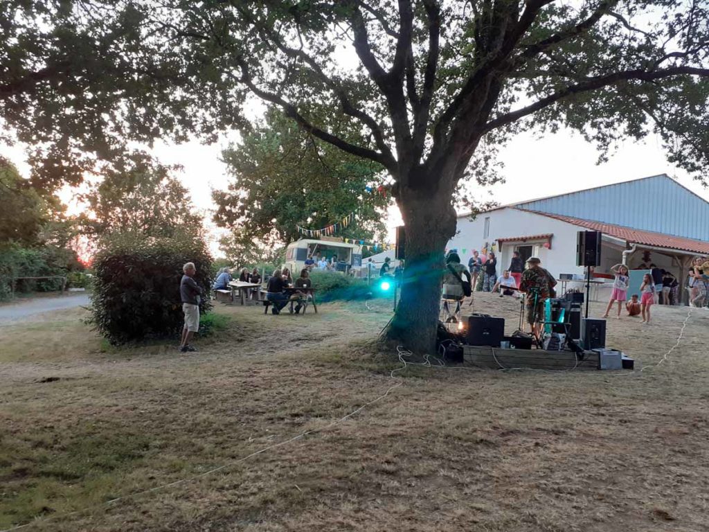 camping avec guinguette idéal pour les familles